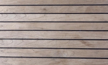 L'entretien d'une terrasse en bois varie selon l'essence choisie